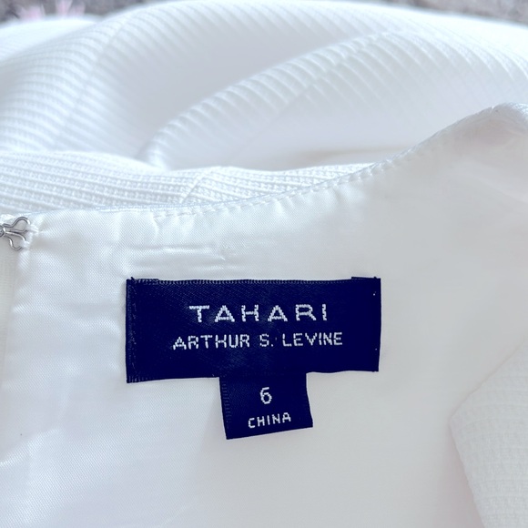 TAHARI White Sleeveless Square Neck Gold Buckle Waist Detail Size 6 Dres… - Picture 14 of 15